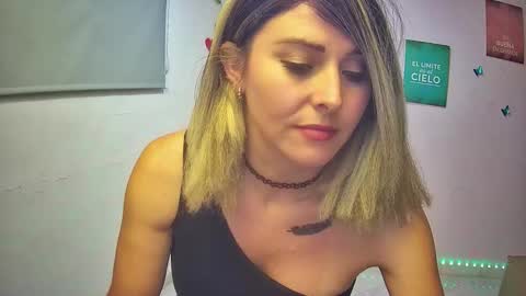 Snapshot of hestesiaxx chatting on 18, 11, 2025 Hestesiaxx online show from 18, 11, 2025