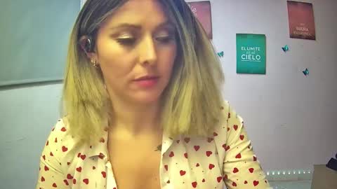 Snapshot of hestesiaxx chatting on 22, 11, 2025 Hestesiaxx online show from 22, 11, 2025