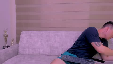 heteros men online show from 8, 2, 2025