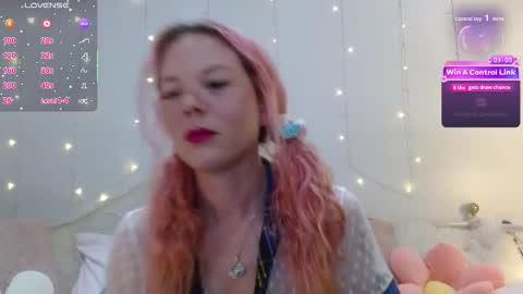 Snapshot of hexbunnie chatting on 5, 4, 2026 hexbunnie online show from 5, 4, 2026