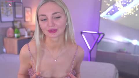 Snapshot of hey_becky chatting on 26, 3, 2026 Becky online show from 26, 3, 2026