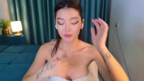 Snapshot of hey_herbal chatting on 17, 10, 2025 Audrey online show from 17, 10, 2025