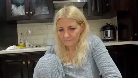 Snapshot of heyheygrey chatting on 4, 10, 2025 Heyheygrey online show from 4, 10, 2025