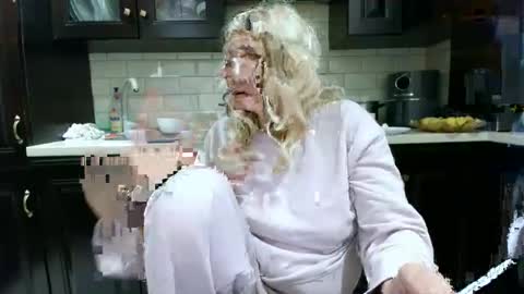 Snapshot of heyheygrey chatting on 16, 11, 2025 Heyheygrey online show from 16, 11, 2025