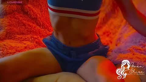 Snapshot of heyyythanks chatting on 30, 10, 2025 Gwen Elise online show from 30, 10, 2025