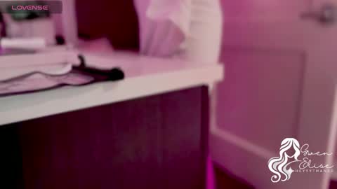 Snapshot of heyyythanks chatting on 6, 11, 2025 Gwen Elise online show from 6, 11, 2025