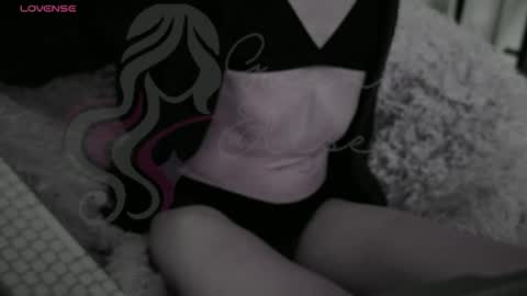 Snapshot of heyyythanks chatting on 14, 12, 2025 Gwen Elise online show from 14, 12, 2025