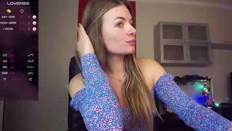 Snapshot of hi_bye_ chatting on 11, 2, 2025 Lina online show from 11, 2, 2025