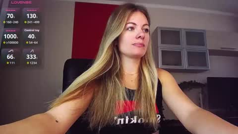 Snapshot of hi_bye_ chatting on 17, 9, 2025 Lina online show from 17, 9, 2025