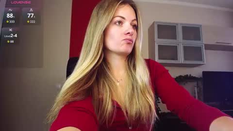 Snapshot of hi_bye_ chatting on 19, 9, 2025 Lina online show from 19, 9, 2025