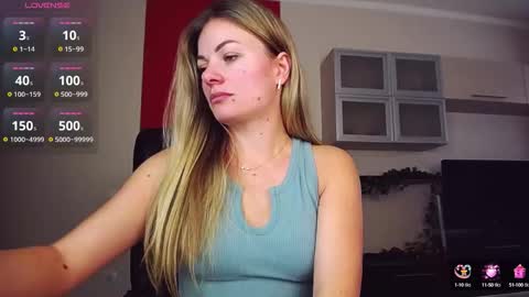 Snapshot of hi_bye_ chatting on 15, 10, 2025 Lina online show from 15, 10, 2025