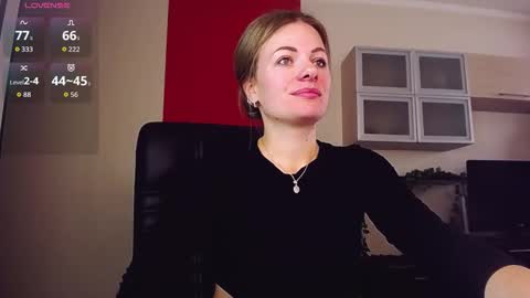 Snapshot of hi_bye_ chatting on 23, 10, 2025 Lina online show from 23, 10, 2025