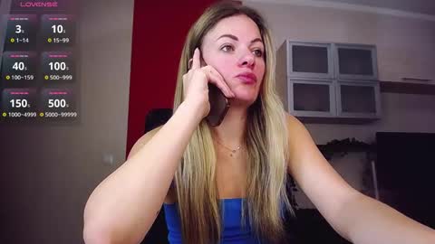 Snapshot of hi_bye_ chatting on 24, 10, 2025 Lina online show from 24, 10, 2025