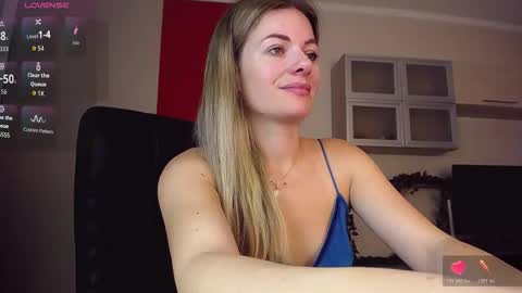 Snapshot of hi_bye_ chatting on 6, 11, 2025 Lina online show from 6, 11, 2025