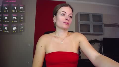 Snapshot of hi_bye_ chatting on 17, 11, 2025 Lina online show from 17, 11, 2025