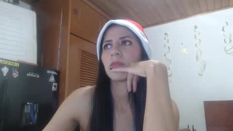 hilaril18 online show from 22, 12, 2024