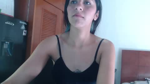 hilaril18 online show from 18, 1, 2025