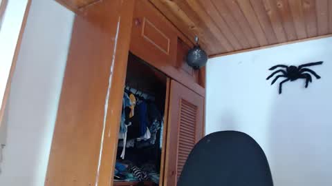 hilaril18 online show from 3, 11, 2025