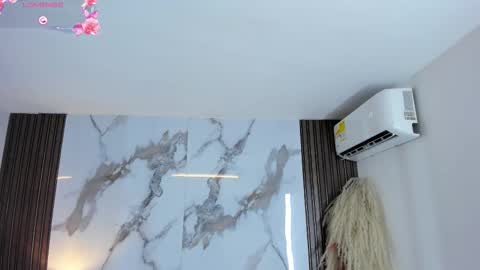 Hilary Thomsom online show from 10, 3, 2026