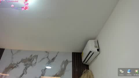 Hilary Thomsom online show from 16, 3, 2026