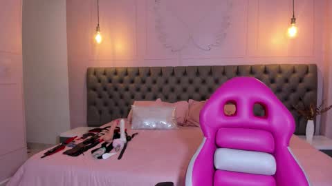 Hillary  online show from 19, 2, 2026