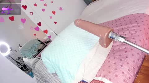 Snapshot of hillary_smile chatting on 20, 10, 2025 Hilary online show from 20, 10, 2025