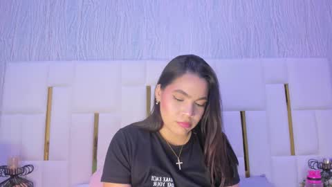 Snapshot of hillary_uckerman_ chatting on 13, 10, 2025 Hillary online show from 13, 10, 2025