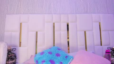 Snapshot of hillary_uckerman_ chatting on 21, 10, 2025 Hillary online show from 21, 10, 2025