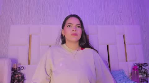 Snapshot of hillary_uckerman_ chatting on 28, 10, 2025 Hillary online show from 28, 10, 2025