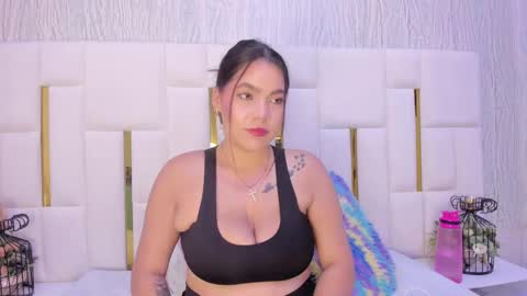 Snapshot of hillary_uckerman_ chatting on 30, 10, 2025 Hillary online show from 30, 10, 2025