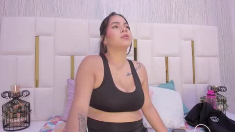 Snapshot of hillary_uckerman_ chatting on 9, 11, 2025 Hillary online show from 9, 11, 2025