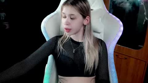 Holly online show from 5, 12, 2025