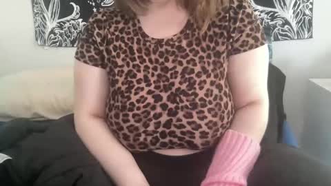 Snapshot of hoestoes915 chatting on 2, 3, 2025 Stacey online show from 2, 3, 2025