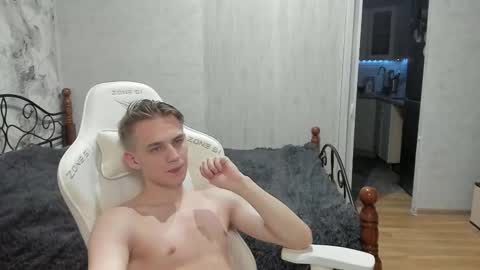 Snapshot of holiday_boys chatting on 8, 9, 2025 Extaz Athrey Howard online show from 8, 9, 2025