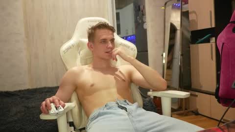 Snapshot of holiday_boys chatting on 9, 10, 2025 Extaz Athrey Howard online show from 9, 10, 2025