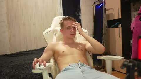 Snapshot of holiday_boys chatting on 10, 10, 2025 Extaz Athrey Howard online show from 10, 10, 2025