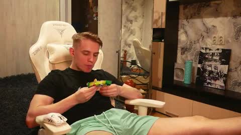 Snapshot of holiday_boys chatting on 22, 10, 2025 Extaz Athrey Howard online show from 22, 10, 2025