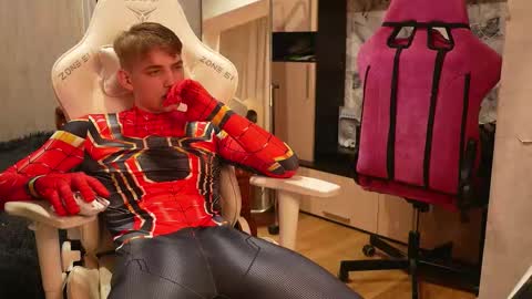 Snapshot of holiday_boys chatting on 30, 10, 2025 Extaz Athrey Howard online show from 30, 10, 2025