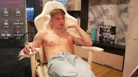 Snapshot of holiday_boys chatting on 2, 11, 2025 Extaz Athrey Howard online show from 2, 11, 2025