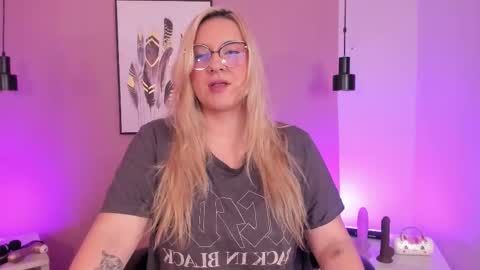 Hollie online show from 17, 10, 2025