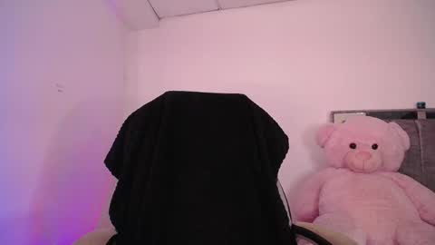 Snapshot of holly_16 chatting on 9, 11, 2025 holly_16 online show from 9, 11, 2025