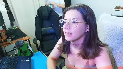 Holly and Honey online show from 26, 12, 2024