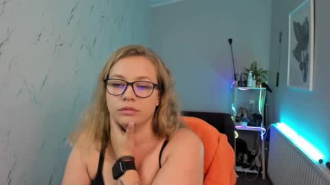 Holly online show from 23, 9, 2025