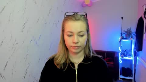 Holly online show from 3, 2, 2026