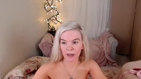 Holly Lace online show from 22, 11, 2025