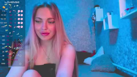 holly_molly8 online show from 19, 12, 2024