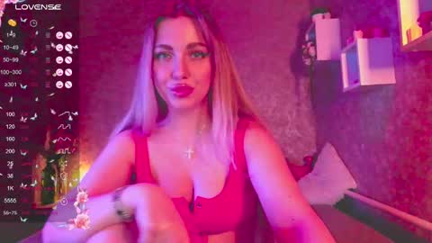 holly_molly8 online show from 5, 1, 2025