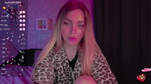 holly_molly8 online show from 10, 2, 2025