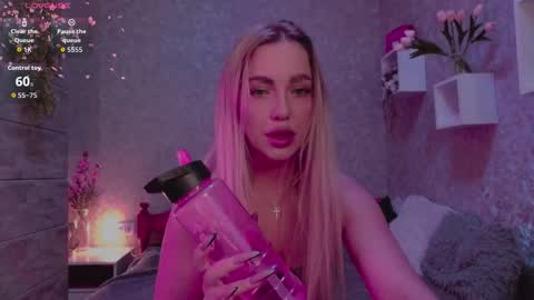 holly_molly8 online show from 10, 9, 2025