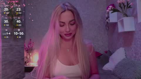 holly_molly8 online show from 11, 9, 2025